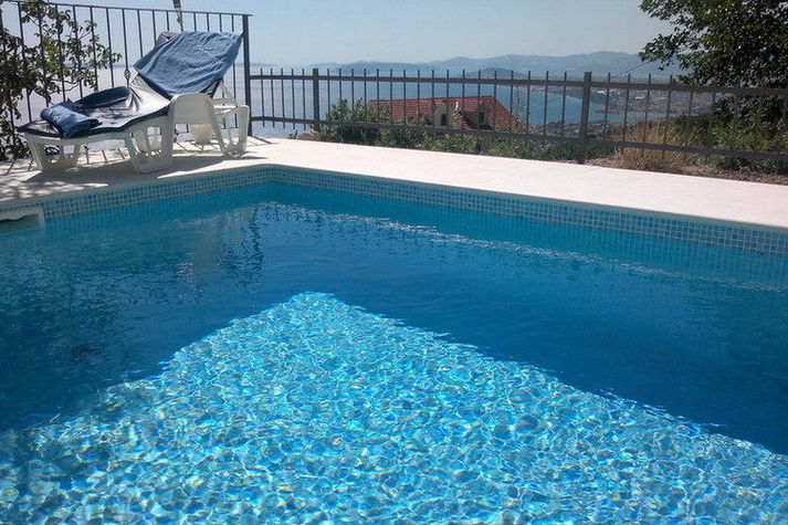 PoolOfHouse