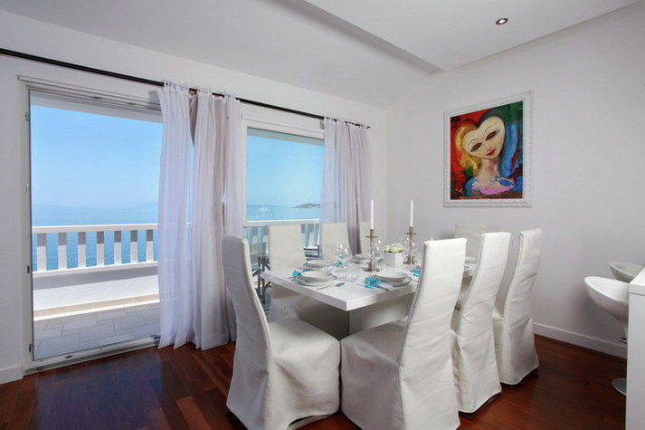 DiningRoom