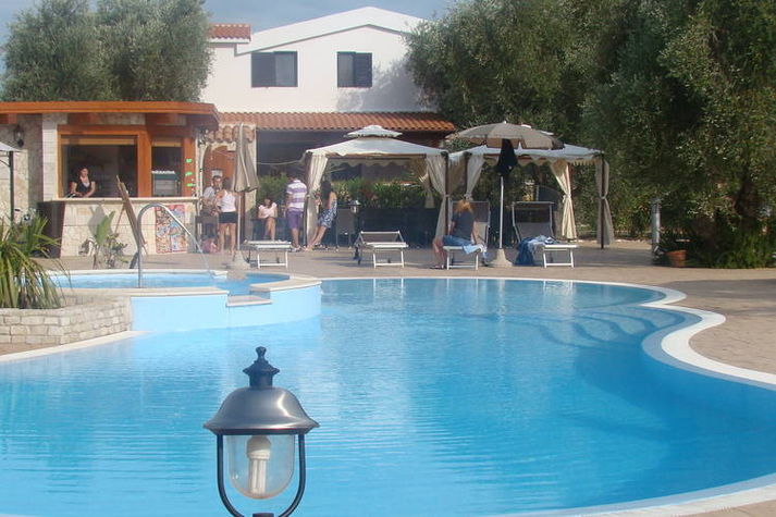 PoolOfHouse