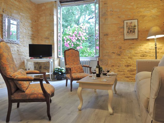 Salon / Sitting - room