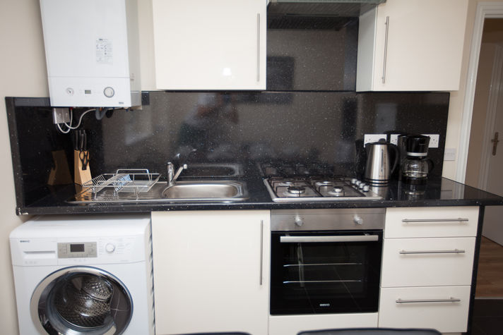 Kitchen with Oven, Fridge/Freezer, Microwave, Wash