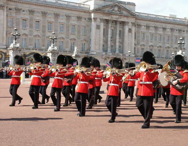 Buckingham Palace (10 tube stops away / 18 minutes