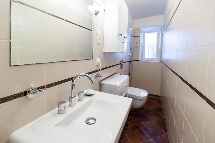 Bathroom n.1