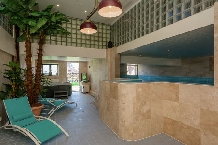 PoolOfHouse