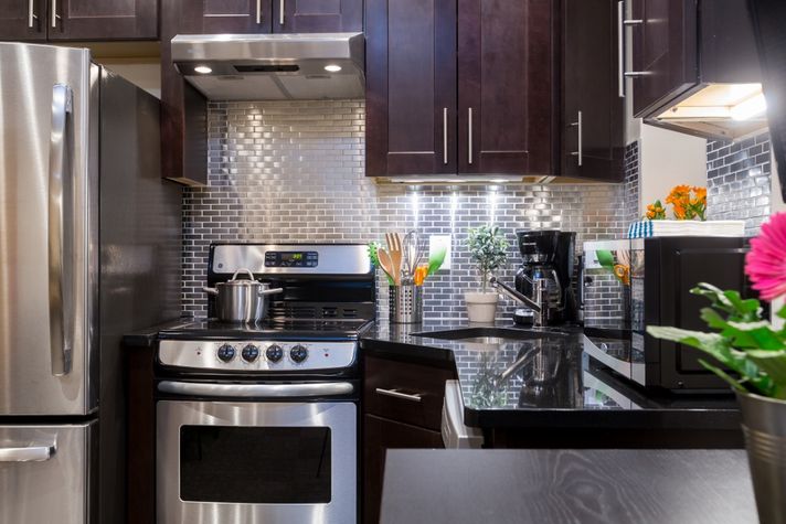Kitchen stainless steel backsplash