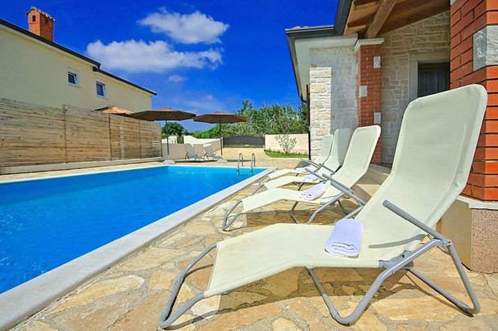 PoolOfHouse