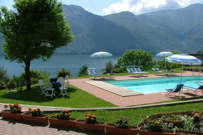 PoolOfHouse