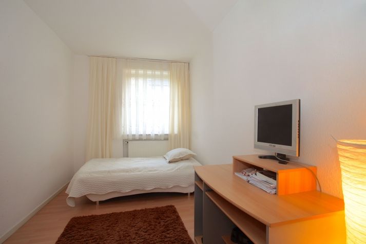 guest room -3-