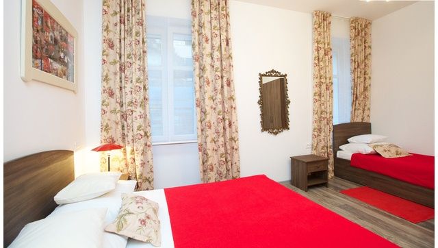 Double bed and a separate stretchable bed