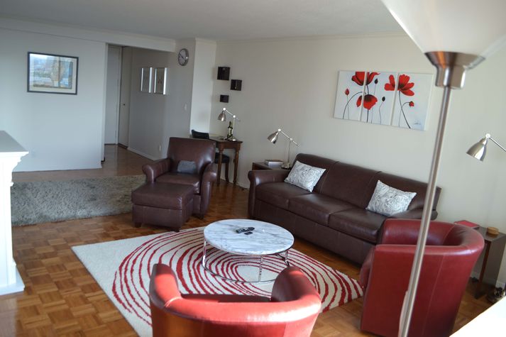 Bauhaus leather full out sleep sofa in the living room can be reserved.