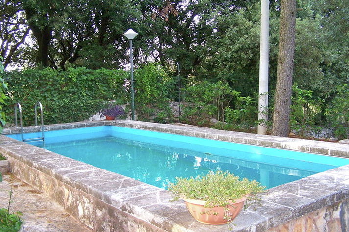 PoolOfHouse