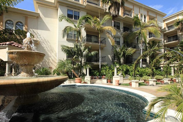 Beautiful courtyard & fountains