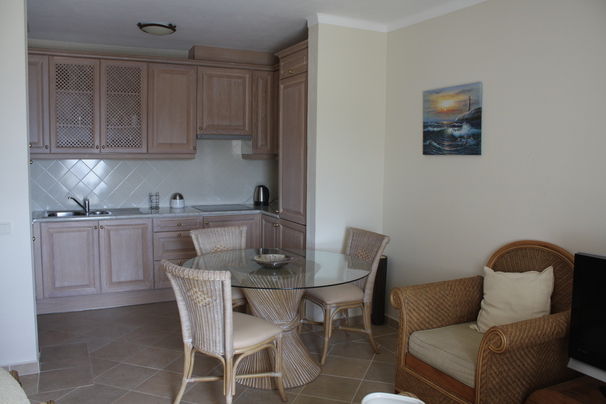 Living room & Kitchen