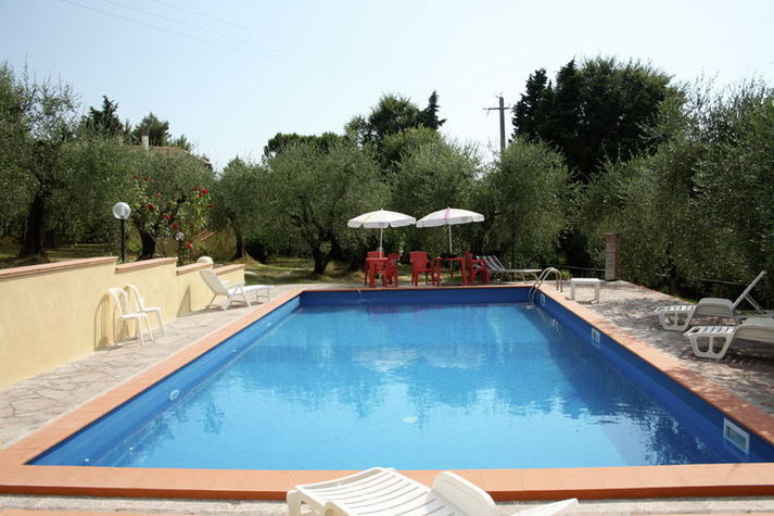 PoolOfHouse