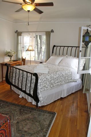 Queen sized bed with crisp, fresh linens