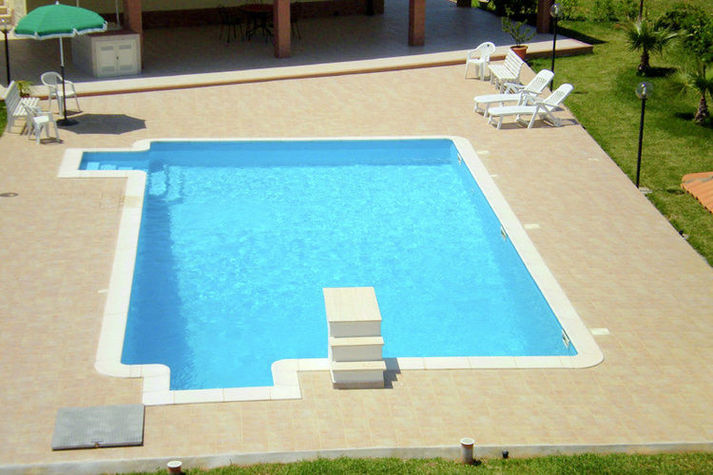 PoolOfHouse