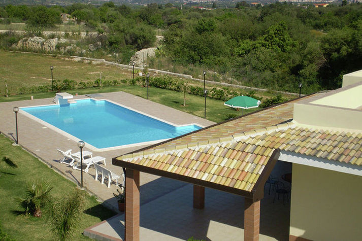 PoolOfHouse