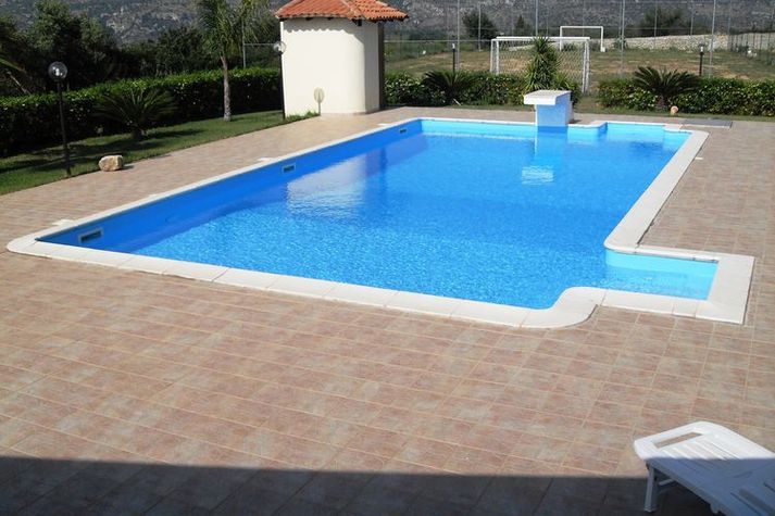 PoolOfHouse