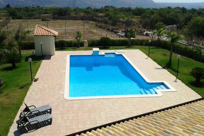 PoolOfHouse