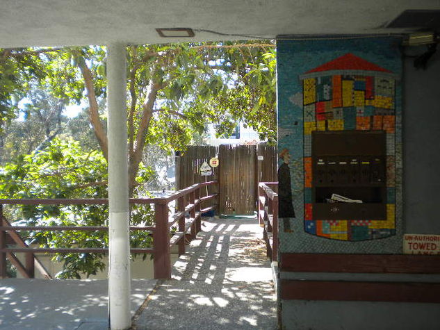 Lake Hollywood tree house