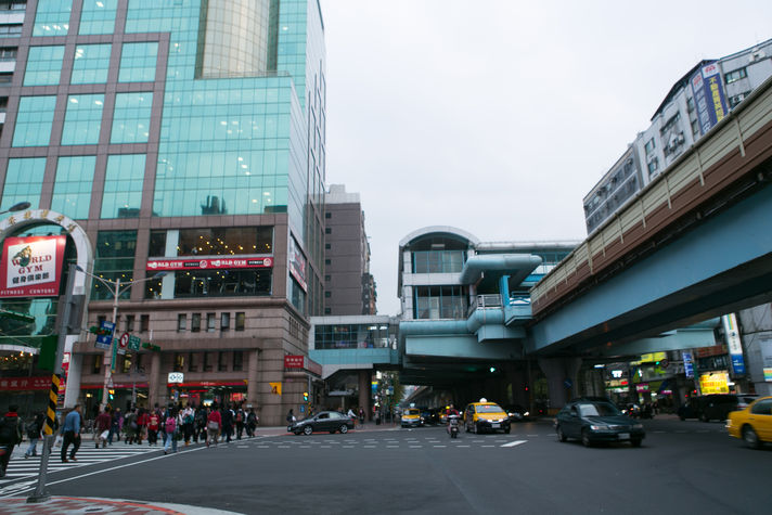 Daan MRT, a 6 minute walk away