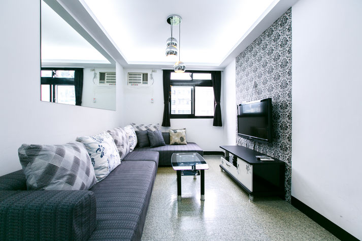 Living room w/ 40" TV