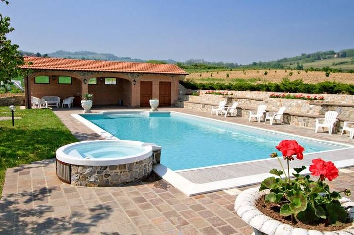 PoolOfHouse