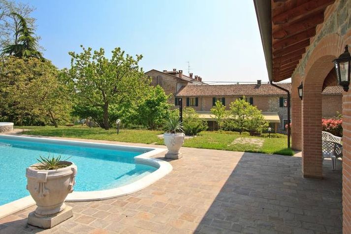 PoolOfHouse