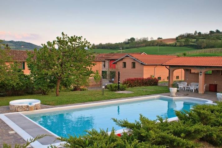 PoolOfHouse