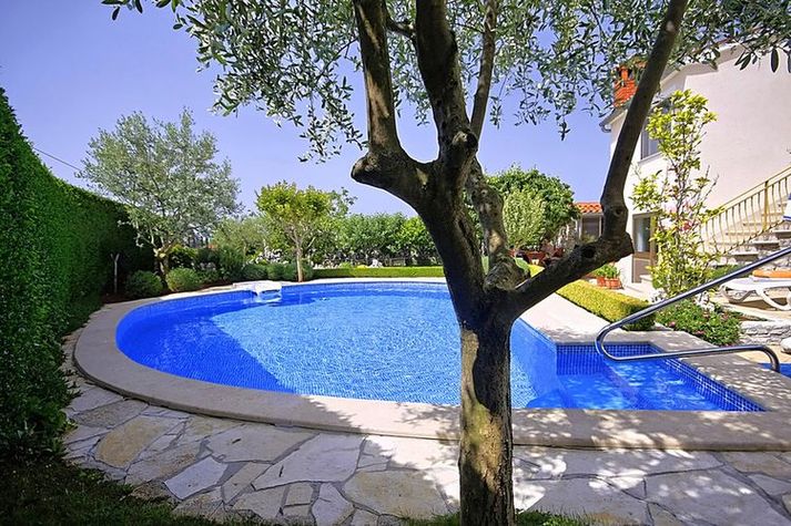 PoolOfHouse