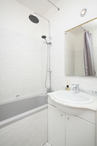 First bathroom - Apartment Attic Kozi - Old Town Square - Prague