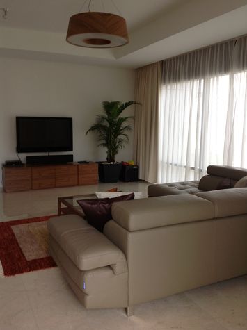 Living room with 47" flat screen TV, DVD player, Bluray, Yamaha sound bar system