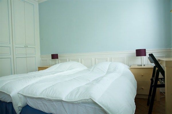 2nd bedroom sleeps 2.