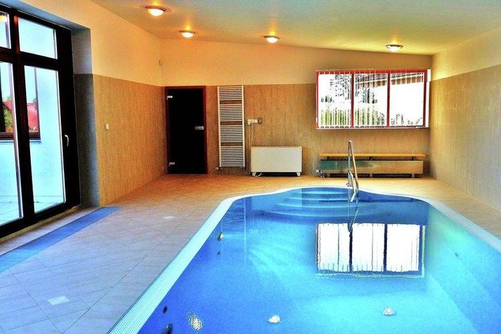 PoolOfHouse