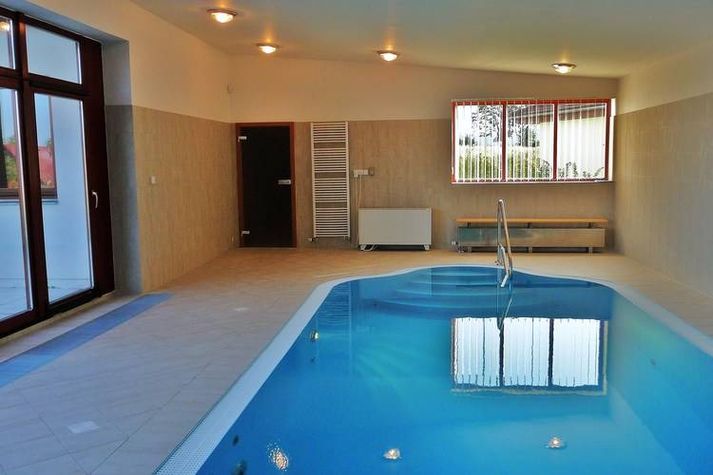 PoolOfHouse