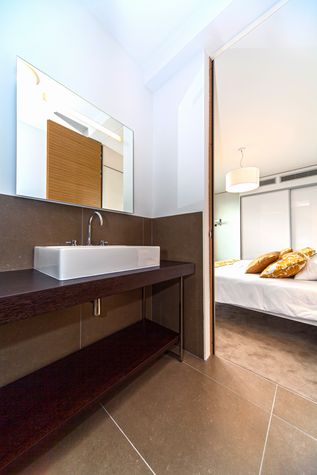 Bathroom
Bathroom