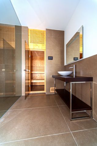 Bathroom
Bathroom