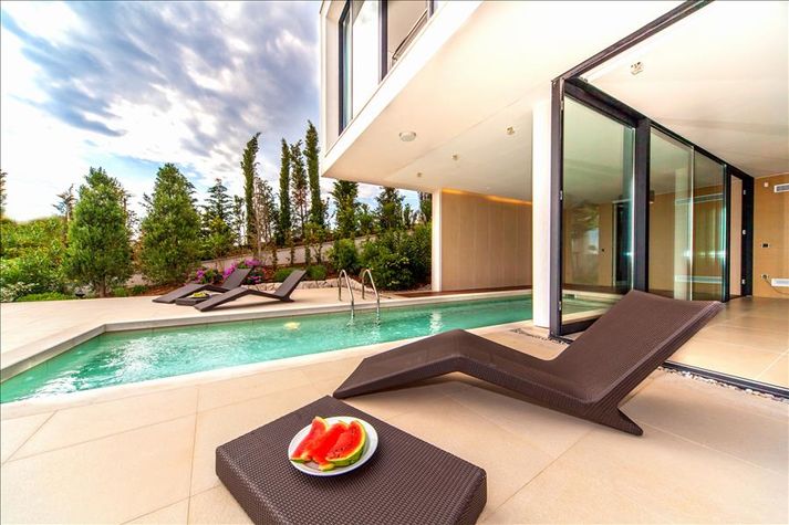Pool Deck
Pool Deck