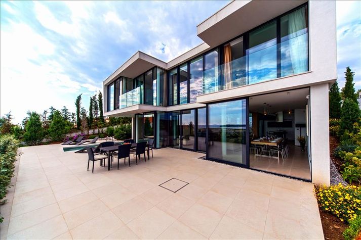 Villa Exterior
Villa Exterior