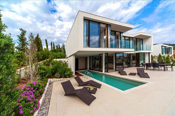 Villa Exterior
Villa Exterior