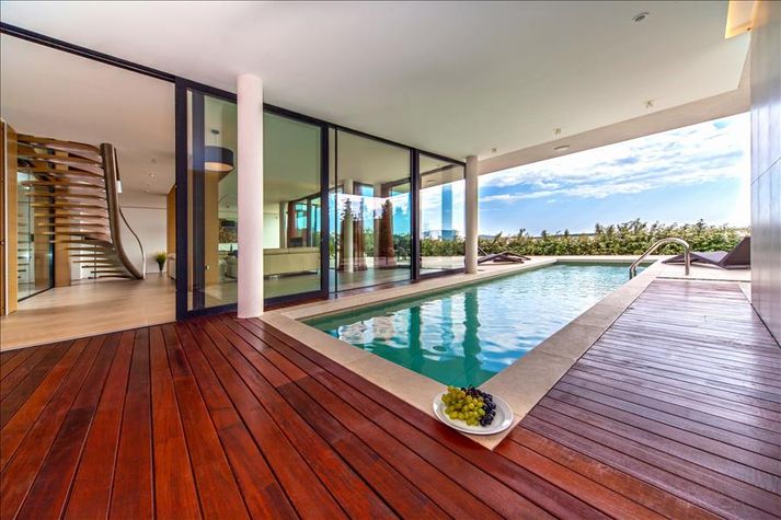 Pool Deck
Pool Deck