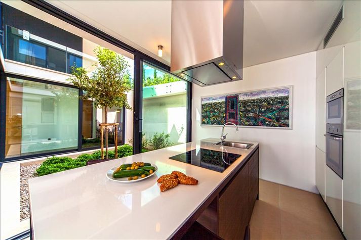 Kitchen
Kitchen