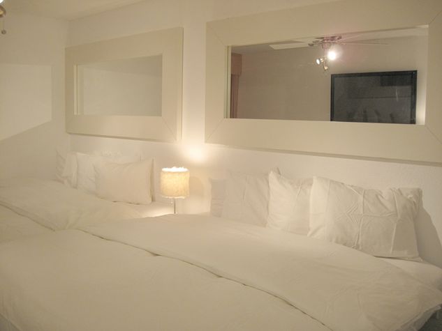 2 King Size Beds or 4 Twin Size Beds
High Quality Down Comforters