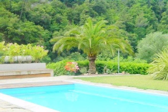 PoolOfHouse