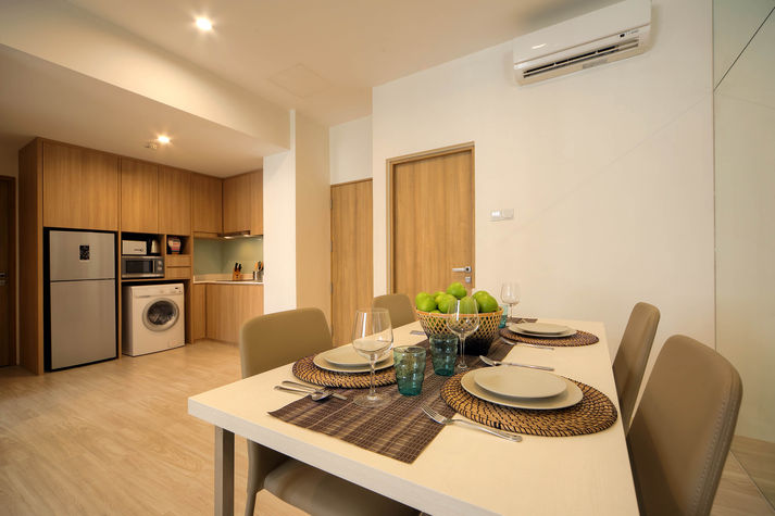 Dining table for 4/fully equipped kitchen