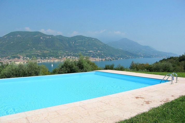 PoolOfHouse