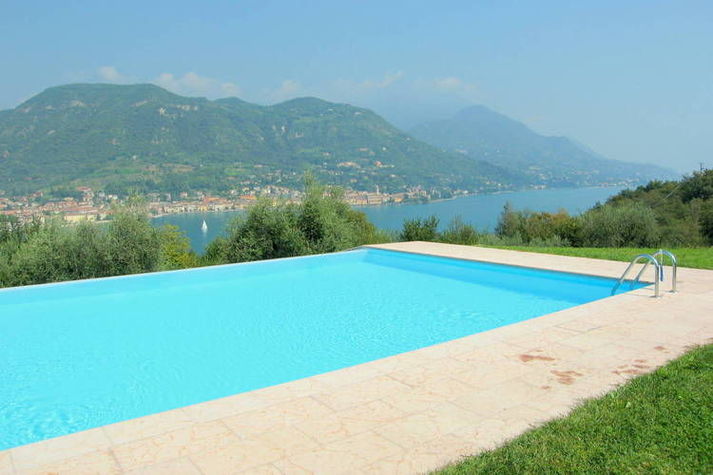 PoolOfHouse