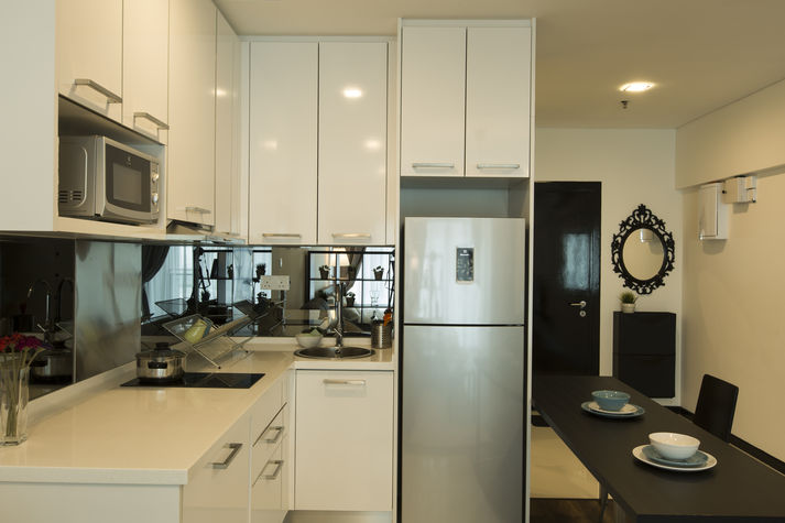 Kitchen & entrance door