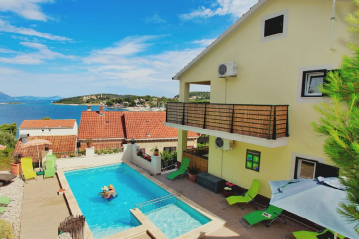 Newly built modern house - artistic touch, great outdoor, pool, sea view, BBQ