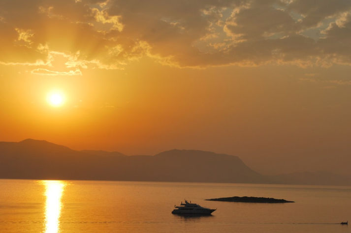 Fascinating sunrise seen from the balcony or the living room - Greet the sun!